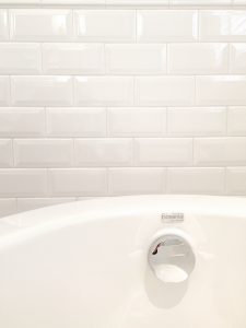Pose céramique salle de bain - Innove Rénovations
